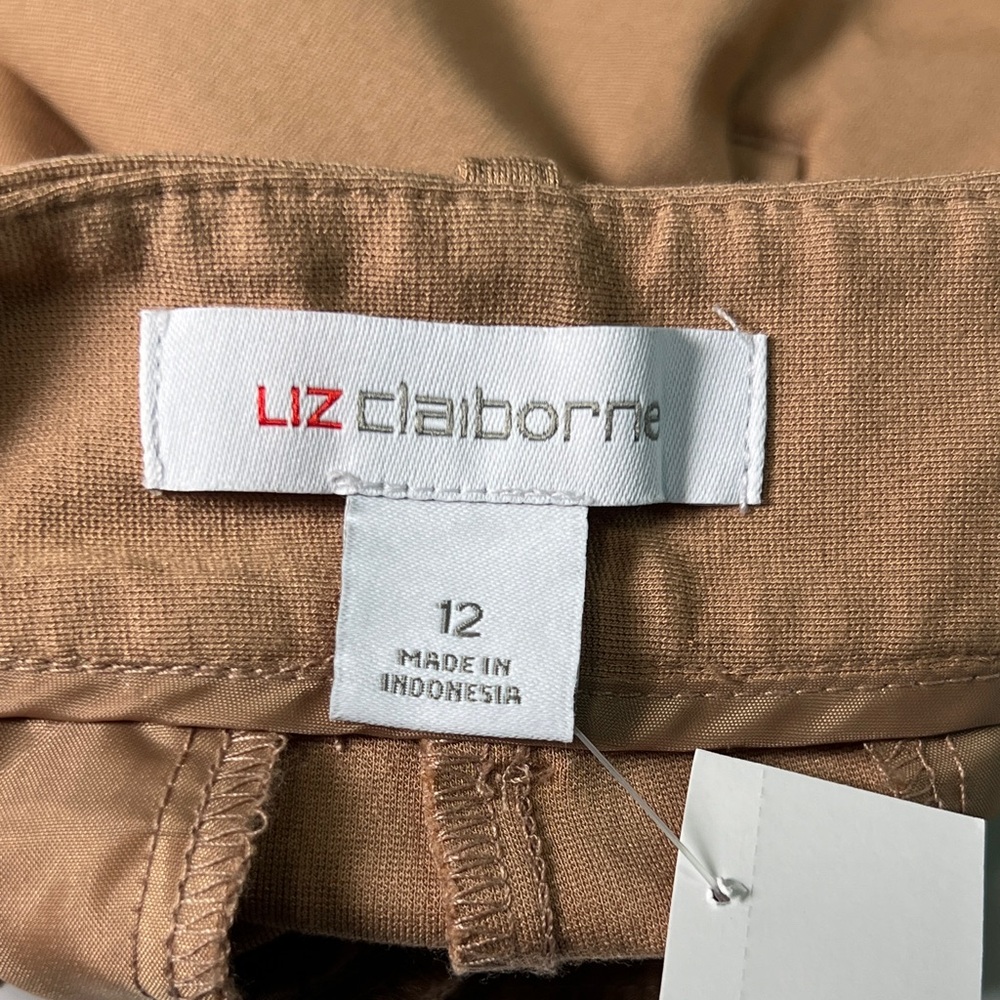 💥Liz Claiborne Women's Ankle /cropped Tan Pants - Picture 8 of 8